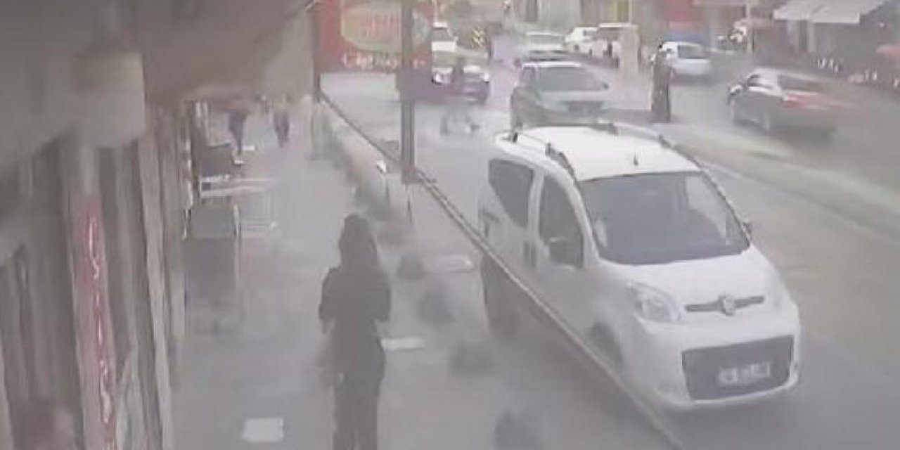 Yaya geçidinde otomobil çarptı