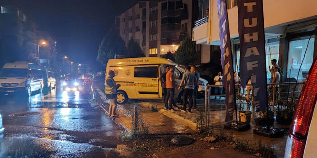 Markete giderken kapısını açık bıraktı: Eve dönünce bıçaklandı