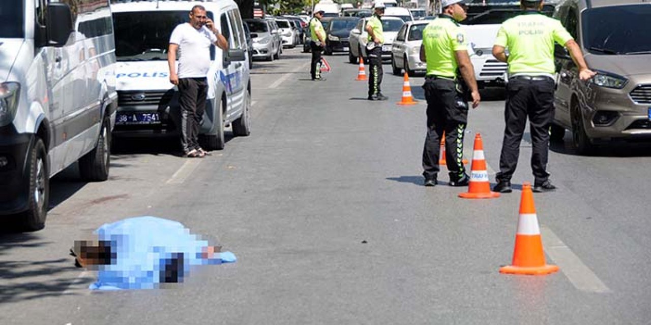 Yolun karşısına geçerken canından oldu