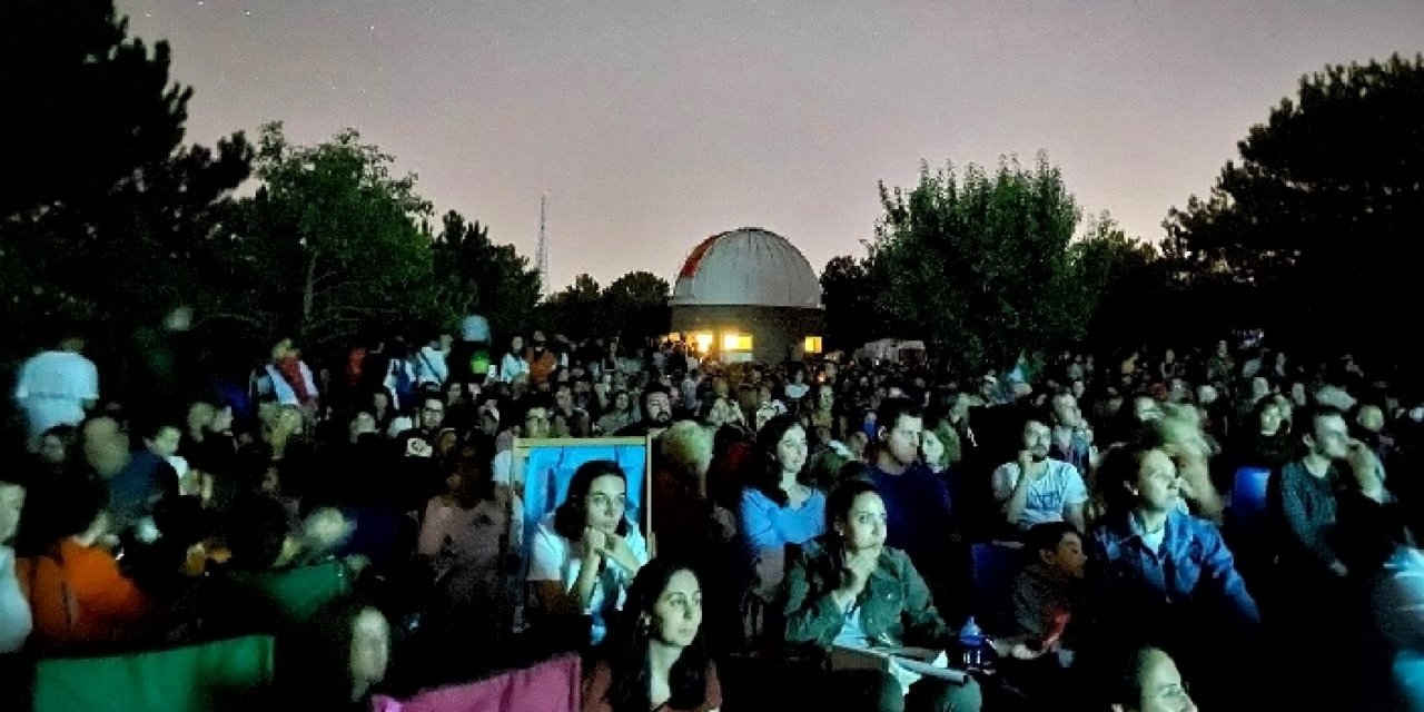 Meteor yağmurunu izlemek isteyen Ankaralılar rasathaneye akın etti