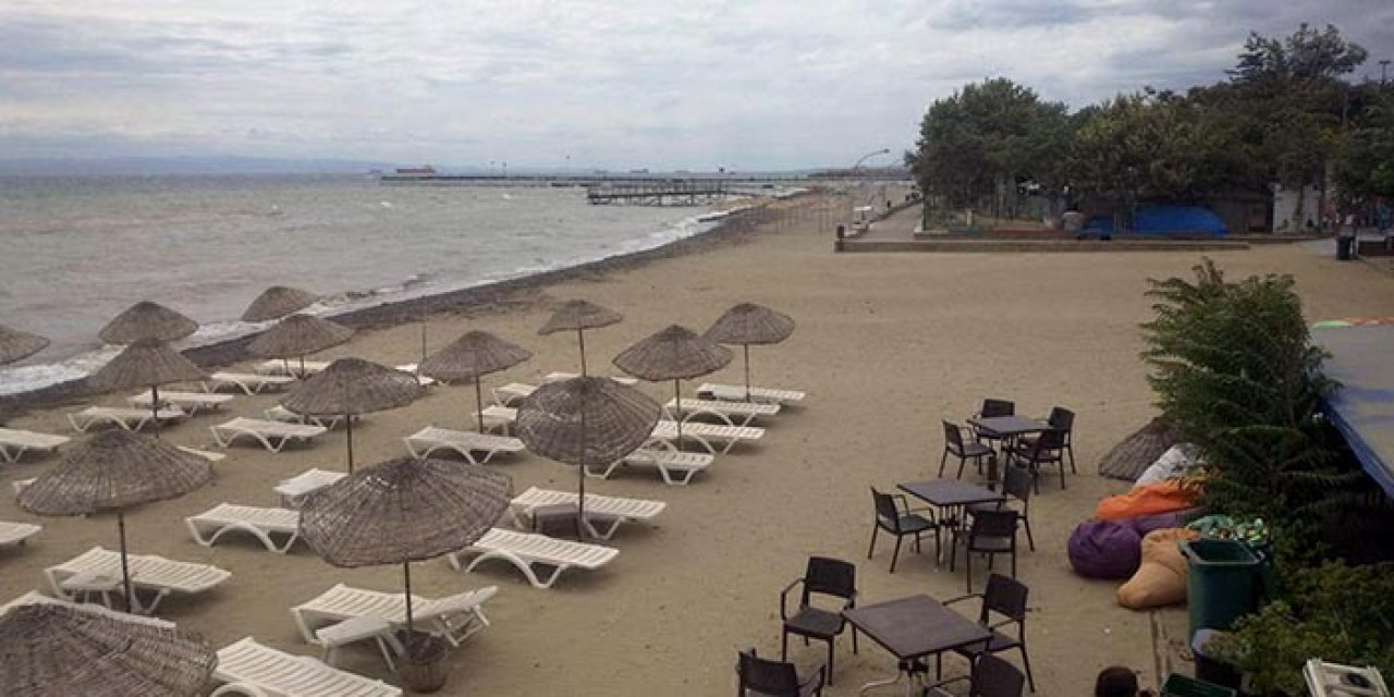 Şarköy’de fırtına: Tüm plajlar kapatıldı