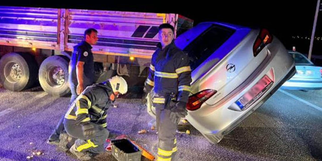 Kırıkkale'de ilginç kaza: Otomobil askıda kaldı