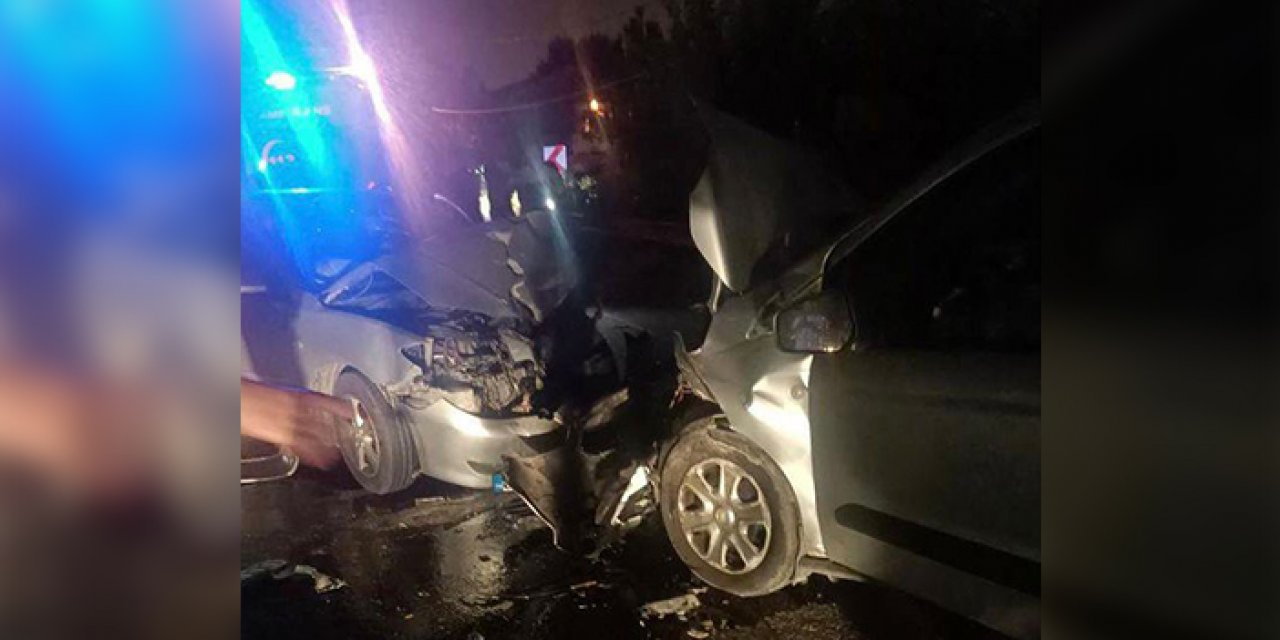 İki araç çarpıştı: 5 yaralı