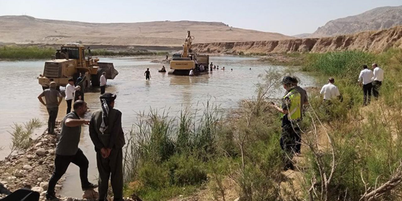 Nehre düşen kamyon şoförü yaşamını yitirdi