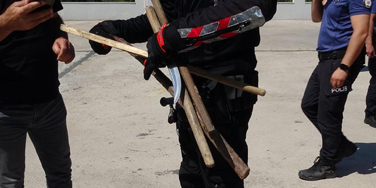 Adliye önünde bıçaklı sopalı kavga
