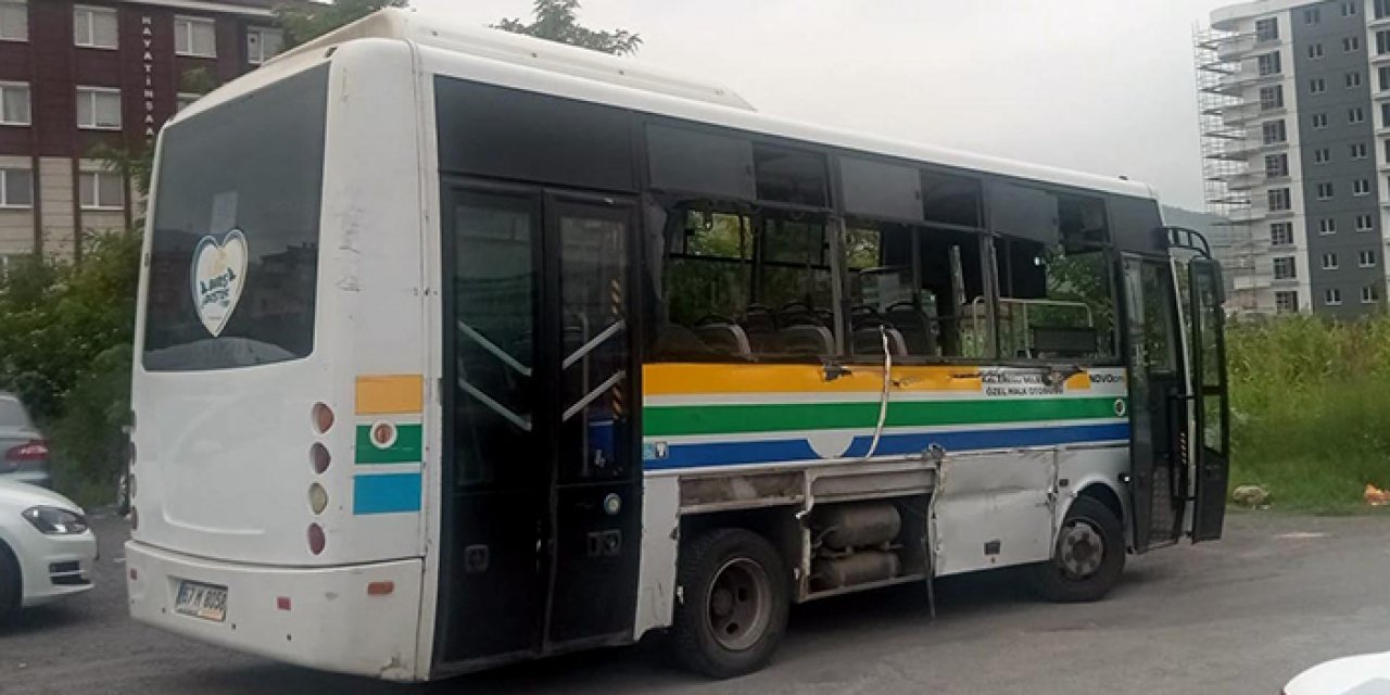 İş makinesi halk otobüsüne çarptı: 5 yaralı