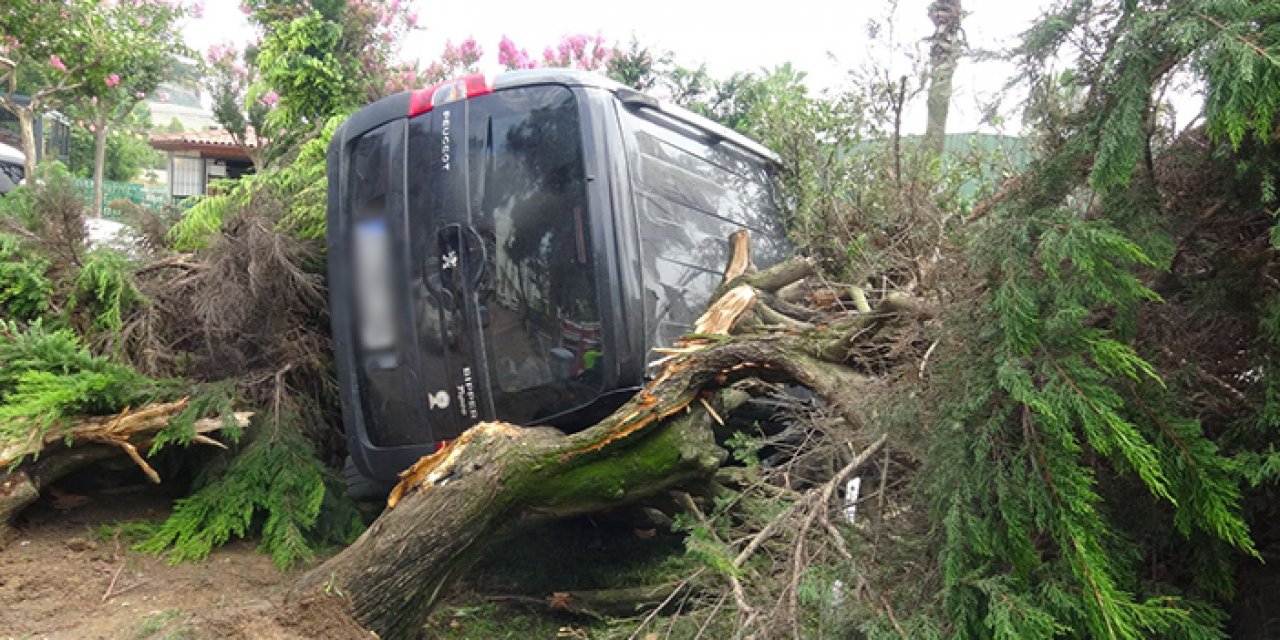 Arıza yaptığı aracını yokuş aşağı çalıştırdı kaza yaptı