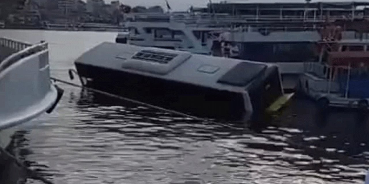 İstanbul'da halk otobüsü denize düştü