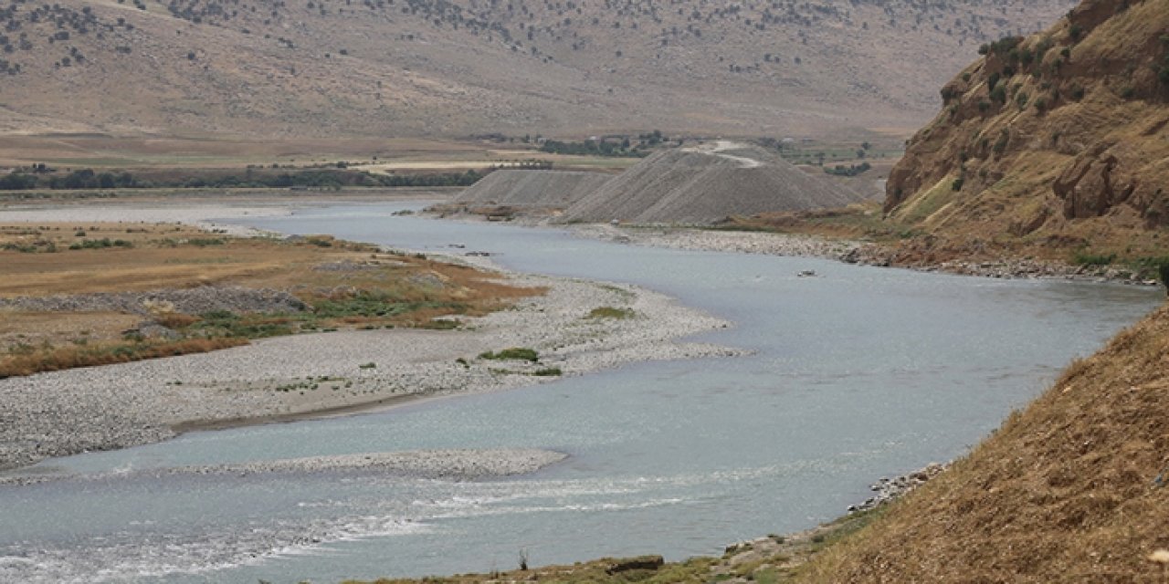 İran Irak'ın suyunu kesti