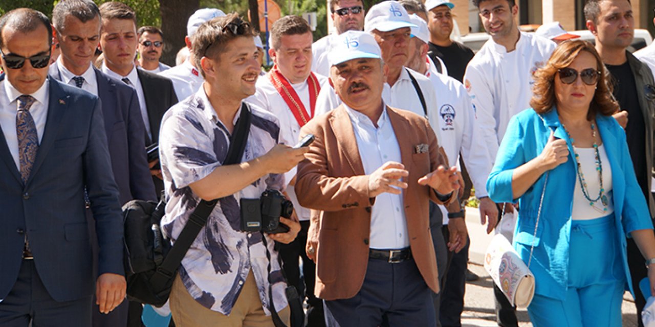 Heyecanla beklenen festival kortejle başladı