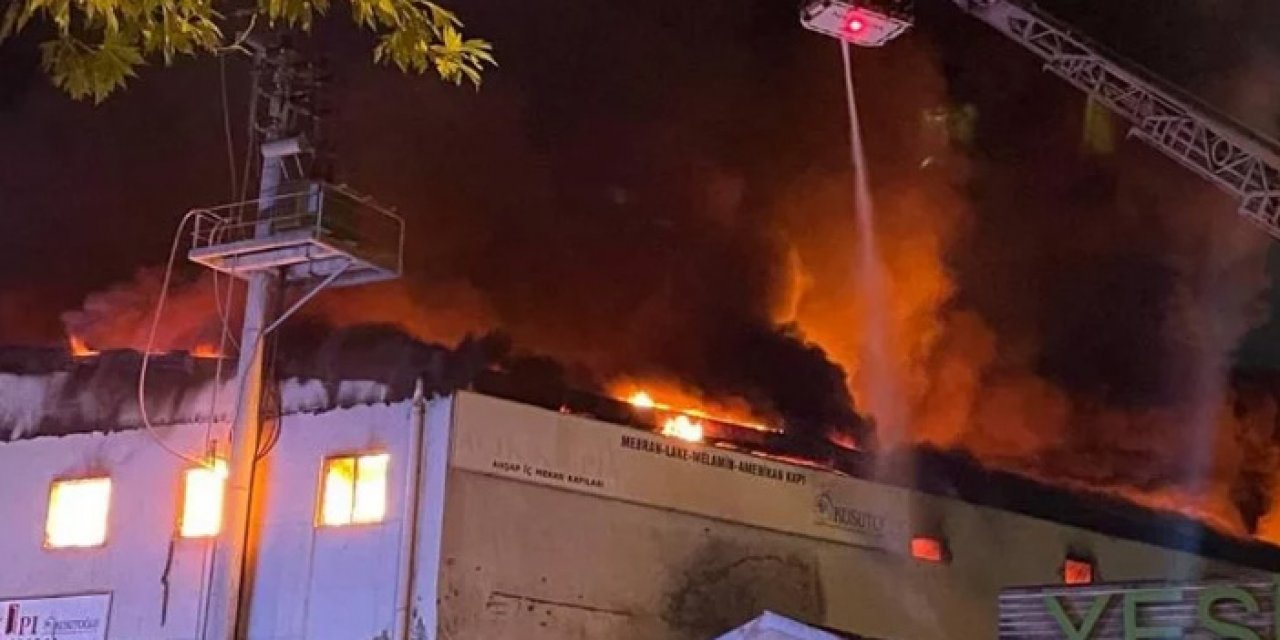 Bursa'daki fabrikada yangın: Alevler tüm binayı sardı