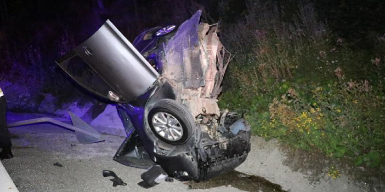 Bariyerlere çarptı ikiye bölündü