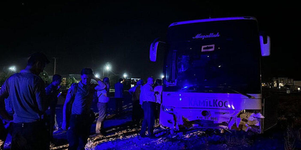 Yolcu otobüsü kontrolden çıktı: 16 yaralı