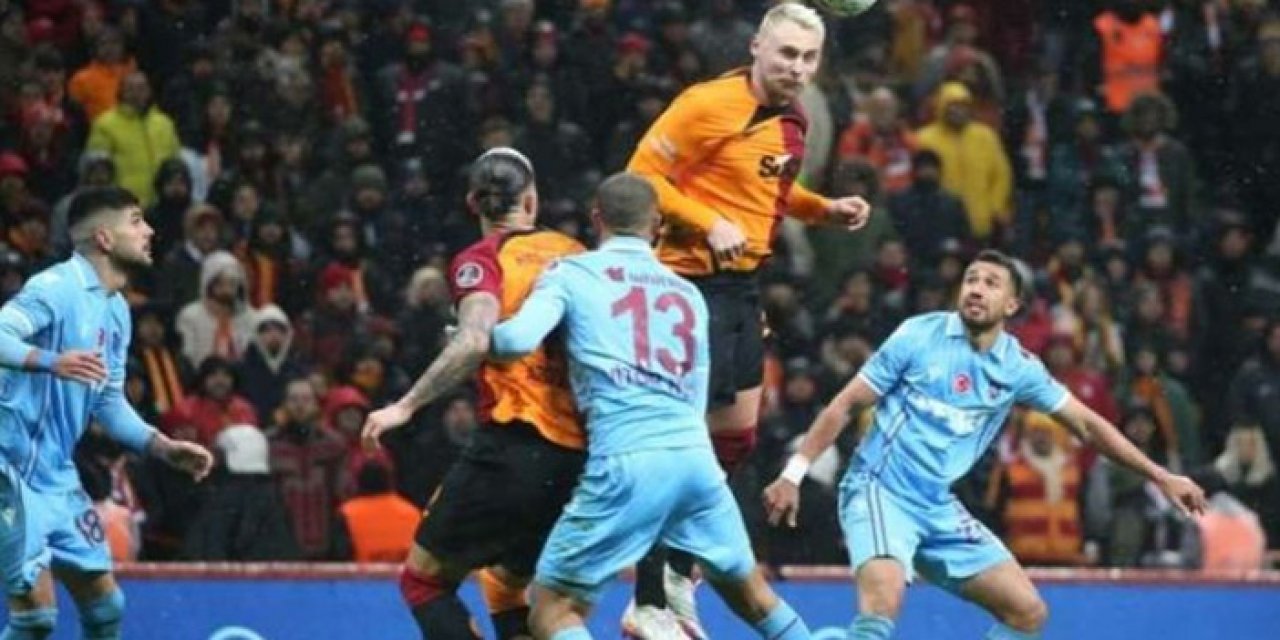 Hocası açıkladı: Yıldız futbolcunun kaburgası kırıldı!