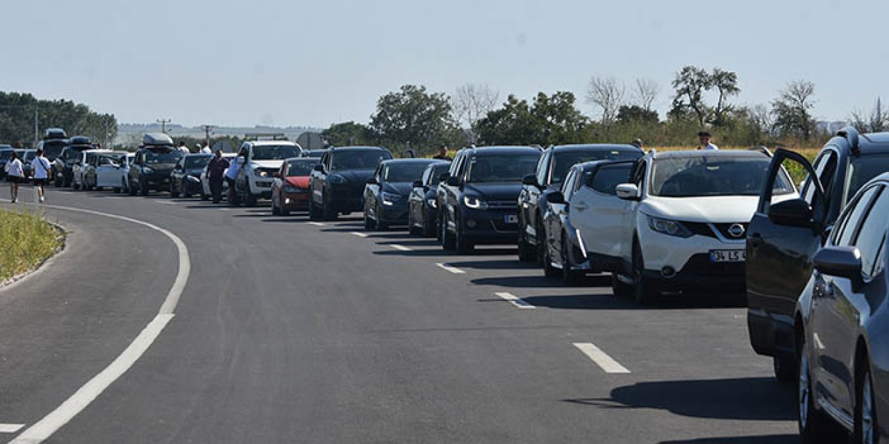 Yunanistan'daki yangın sınıra yansıdı: Uzun araç kuyrukları oluştu