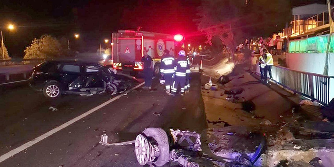 Üst geçidin ayağına çarptılar: Anne öldü eşi ve bebeği yaralı