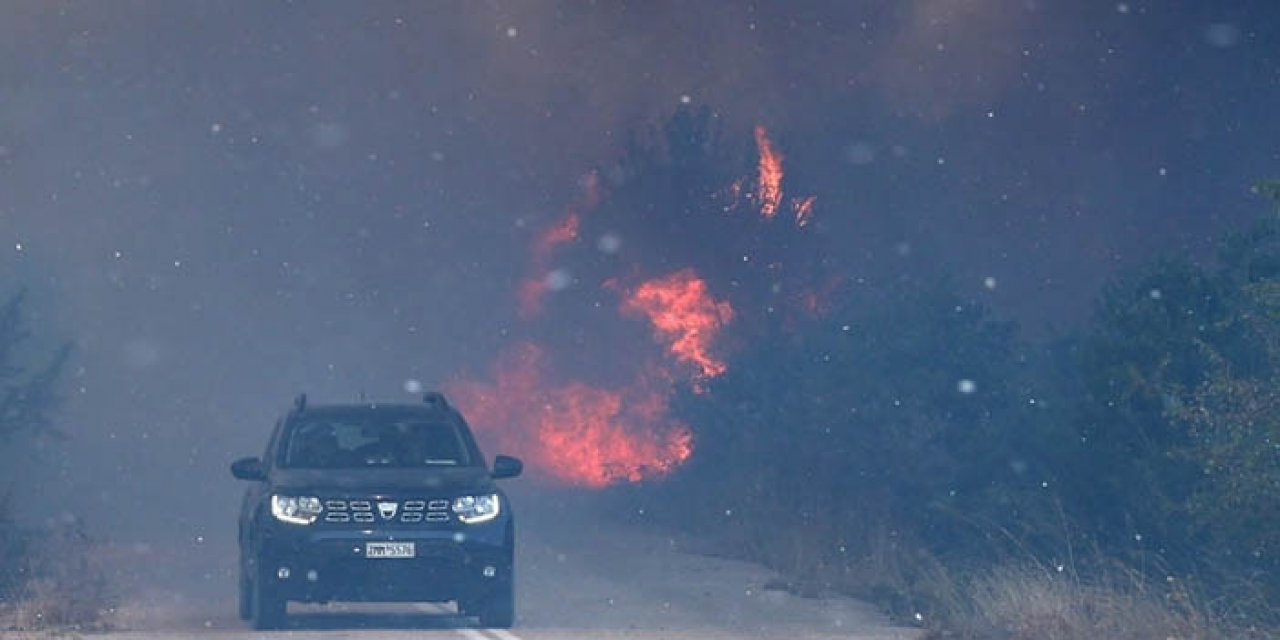 Yunanistan alev alev yanıyor: Türk köylerine sıçradı