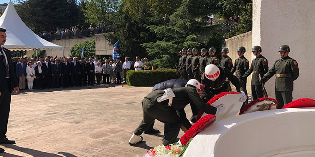 Celal Bayar ölüm yıl dönümünde mezarı başında anıldı