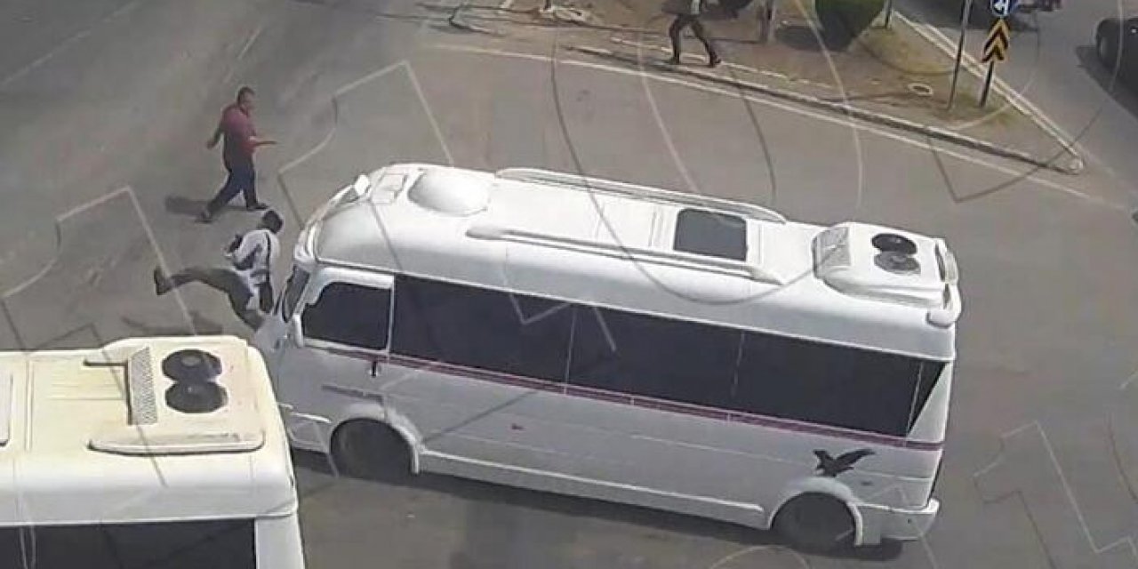 Dolmuş yayaya çarptı