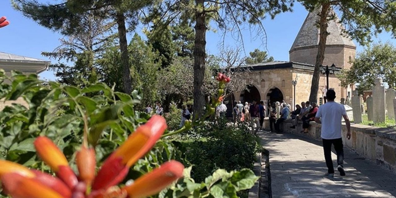 Hacı Bektaş Veli Külliyesi'nde ziyaretçi yoğunluğu yaşandı