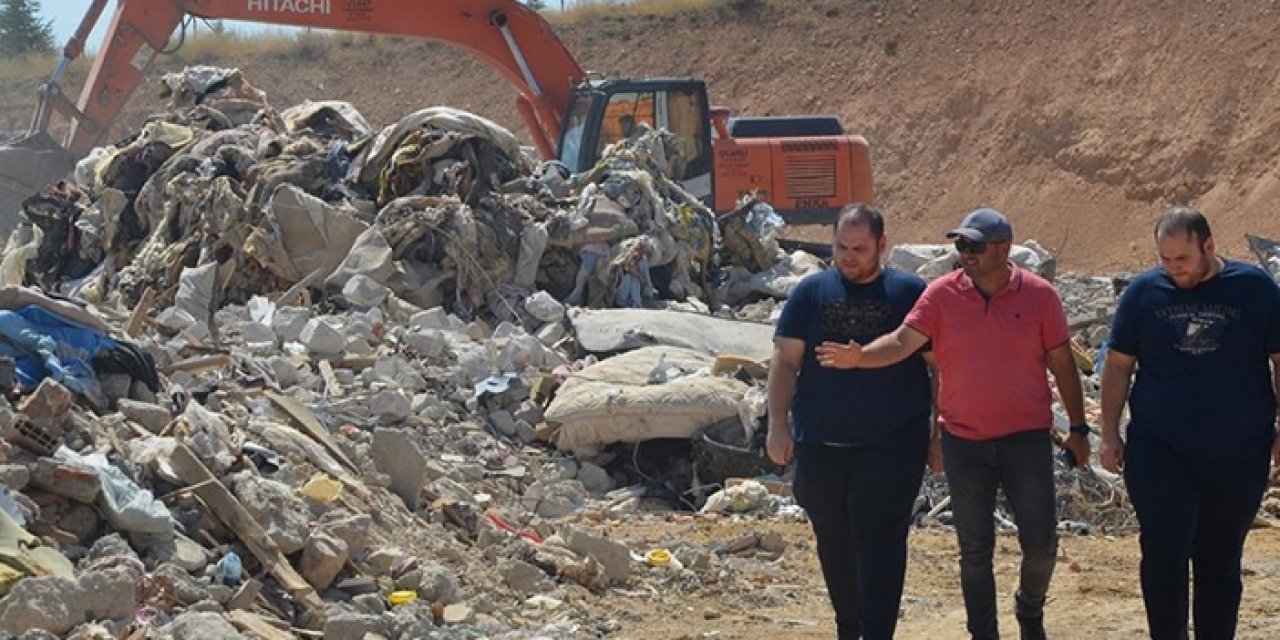 Depremzede ikizler anılarını arıyor