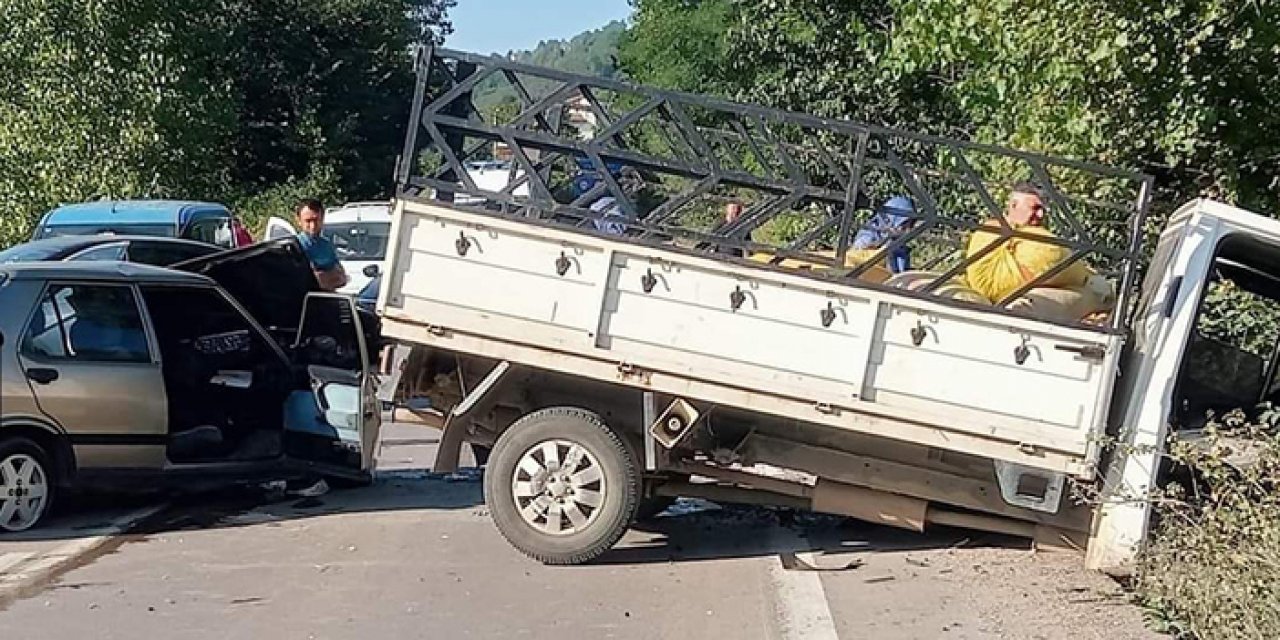 Otomobil kamyonete çarptı: 1 ölü