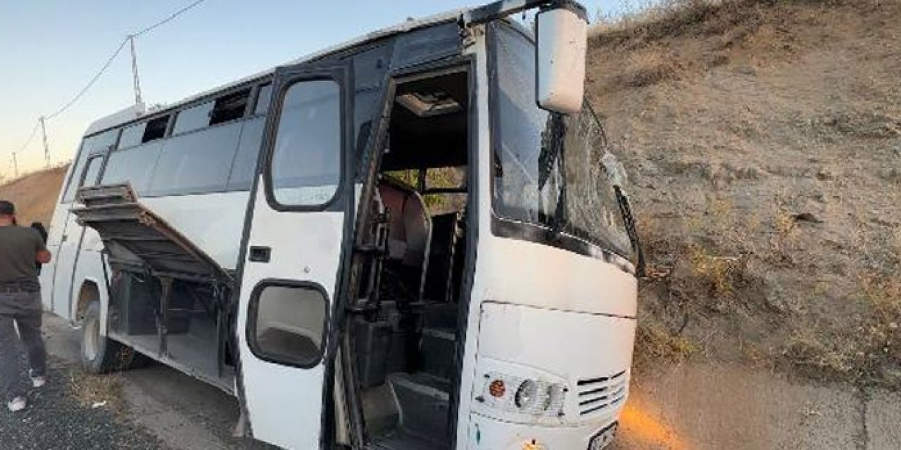 Elazığ’da midibüsün lastiği patladı: 2'si ağır 13 kişi yaralı