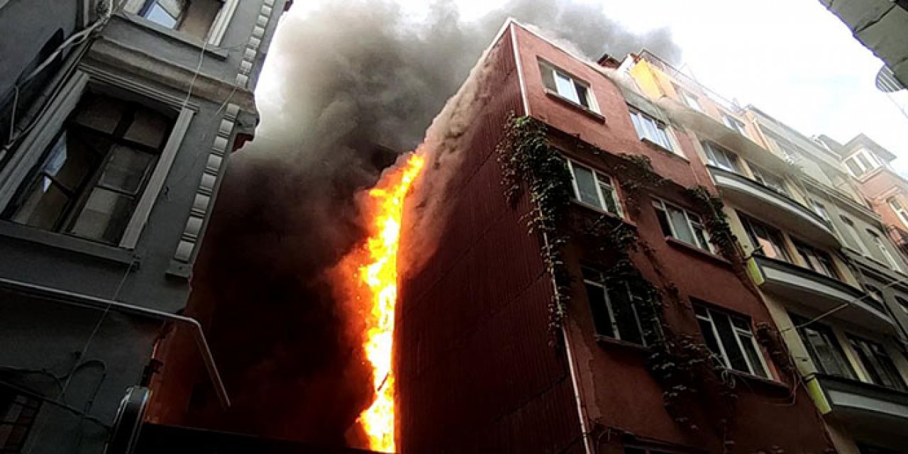 İstanbul’da 5 katlı bina alevlere teslim