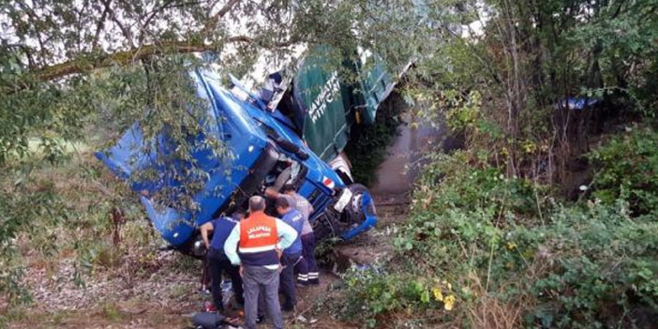 Edirne'de feci kaza: TIR'ın sürücüsü yaşamını yitirdi