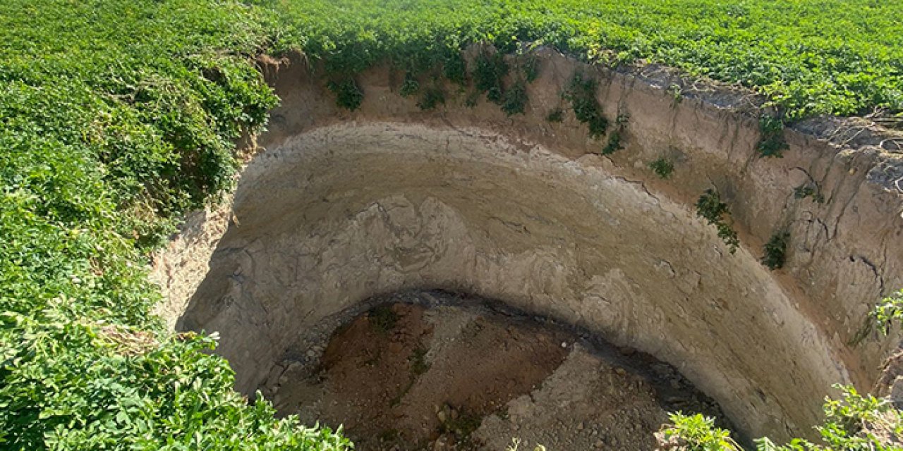 Konya'da korkutan dev obruklar: 20 metre çapında, 15 metre derinliğinde