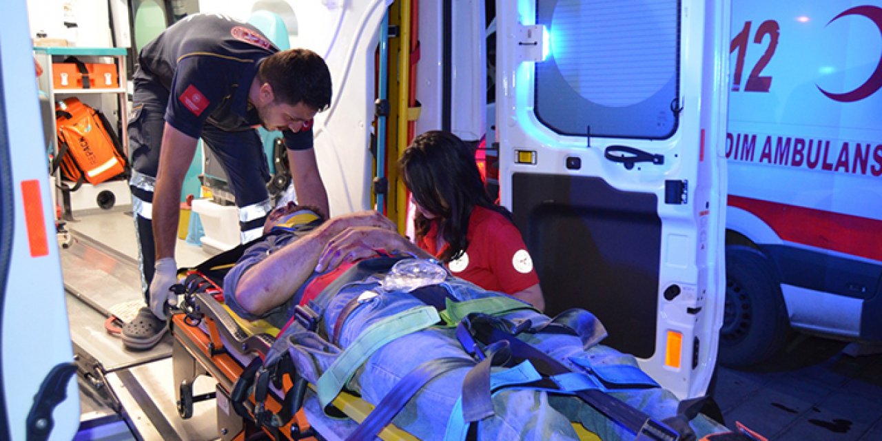 Borç kavgasında satır ve sopalar havada uçtu: 2 yaralı