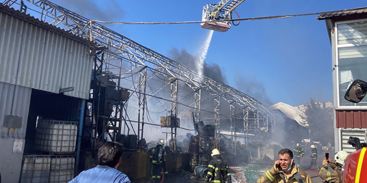 Boya fabrikasında yangın çıktı