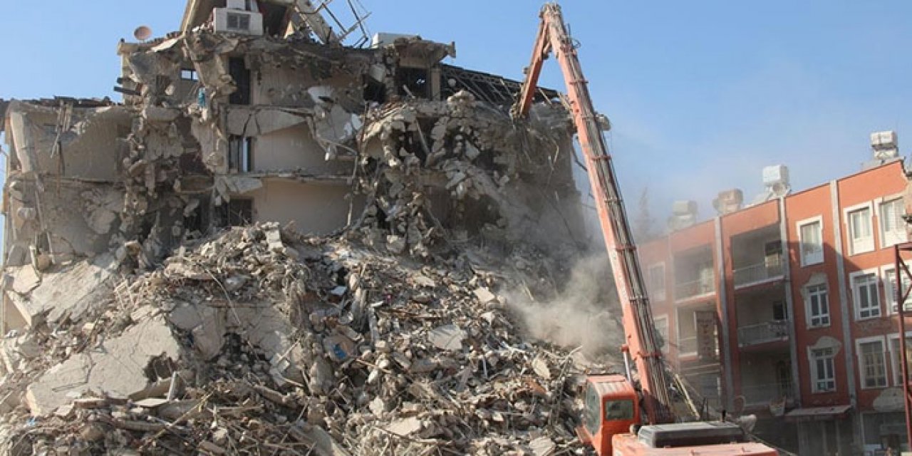 Hatay'da depremin izleri siliniyor