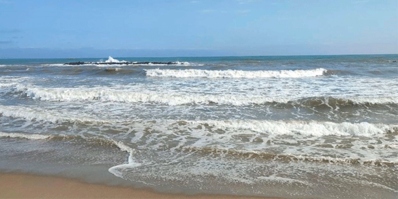 Dalga ve rip akıntısı tehlikesi: Sakarya'da denize girmek yasaklandı