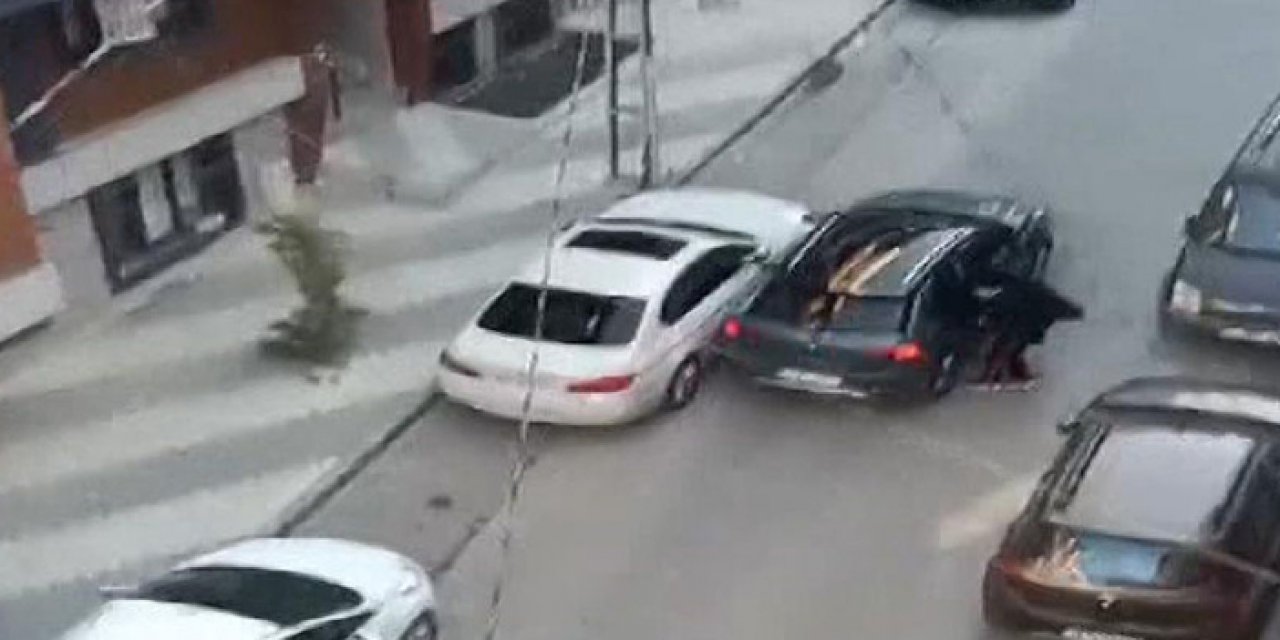 Gamsız hırsızlar vatandaşların tepkisine aldırmadı: O anlar kameraya böyle yansıdı