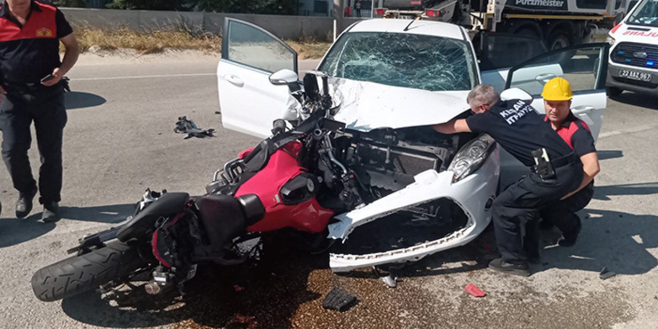 Otomobile çarpan motosiklet sürücüsü yaşamını yitirdi