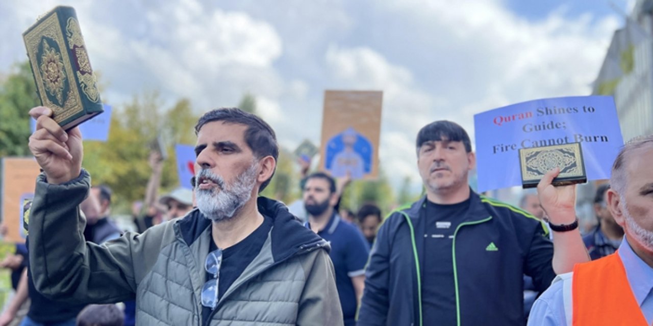 Hollanda’da Müslümanlar'dan protesto