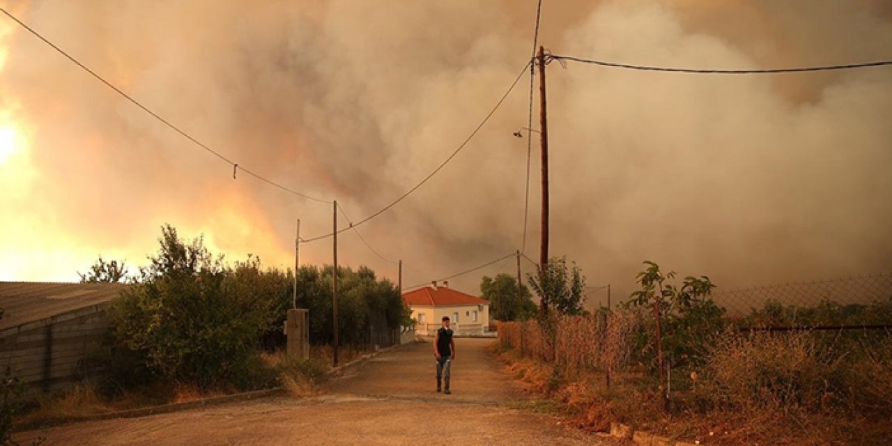 Yunanistan'da yangın tahliyeleri devam ediyor