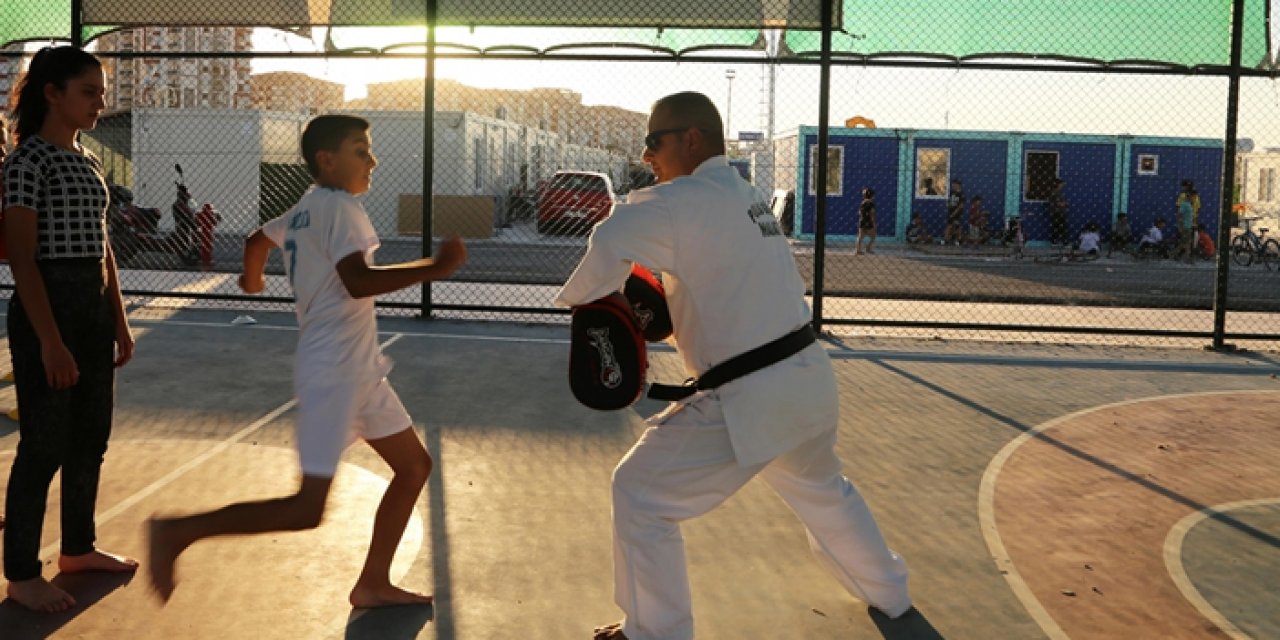 Depremzede çocuklara karate eğitimi