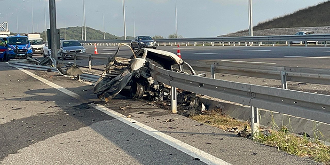 Bariyerlere çarpıp alev aldı: 2 ölü 1 yaralı