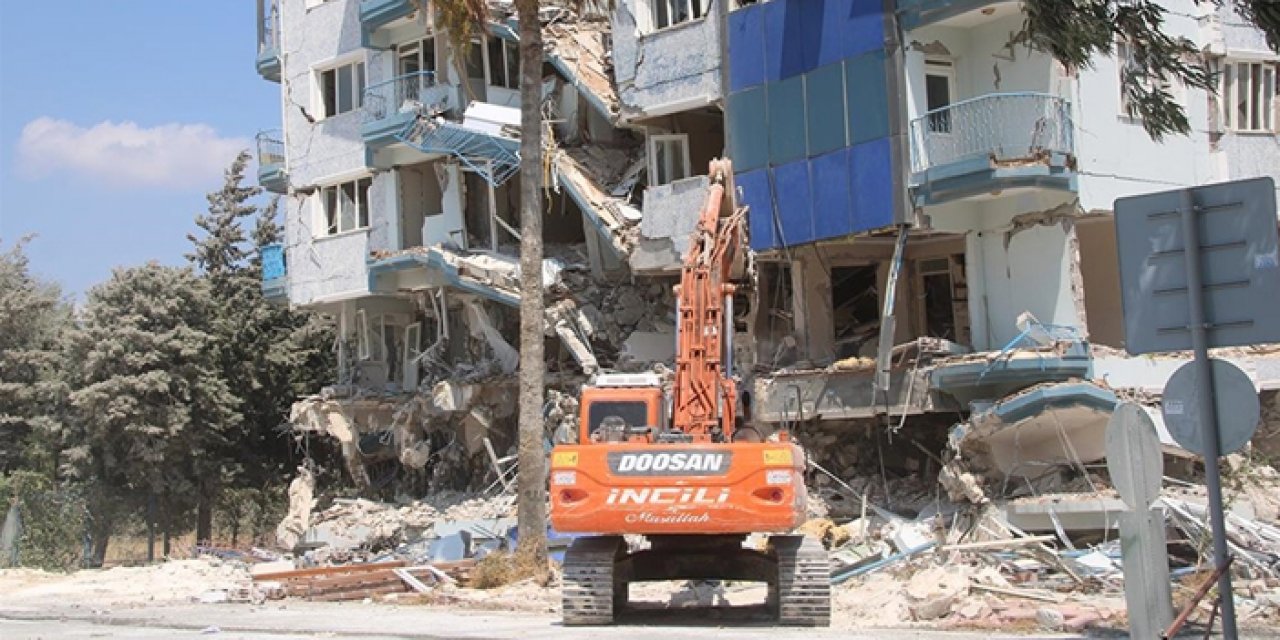 Hatay'da 6 bina yıkıldı