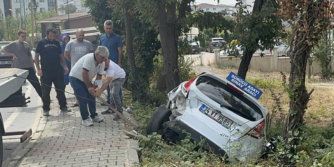 Otomobil sürücü kursu aracına çarpı: 1 yaralı