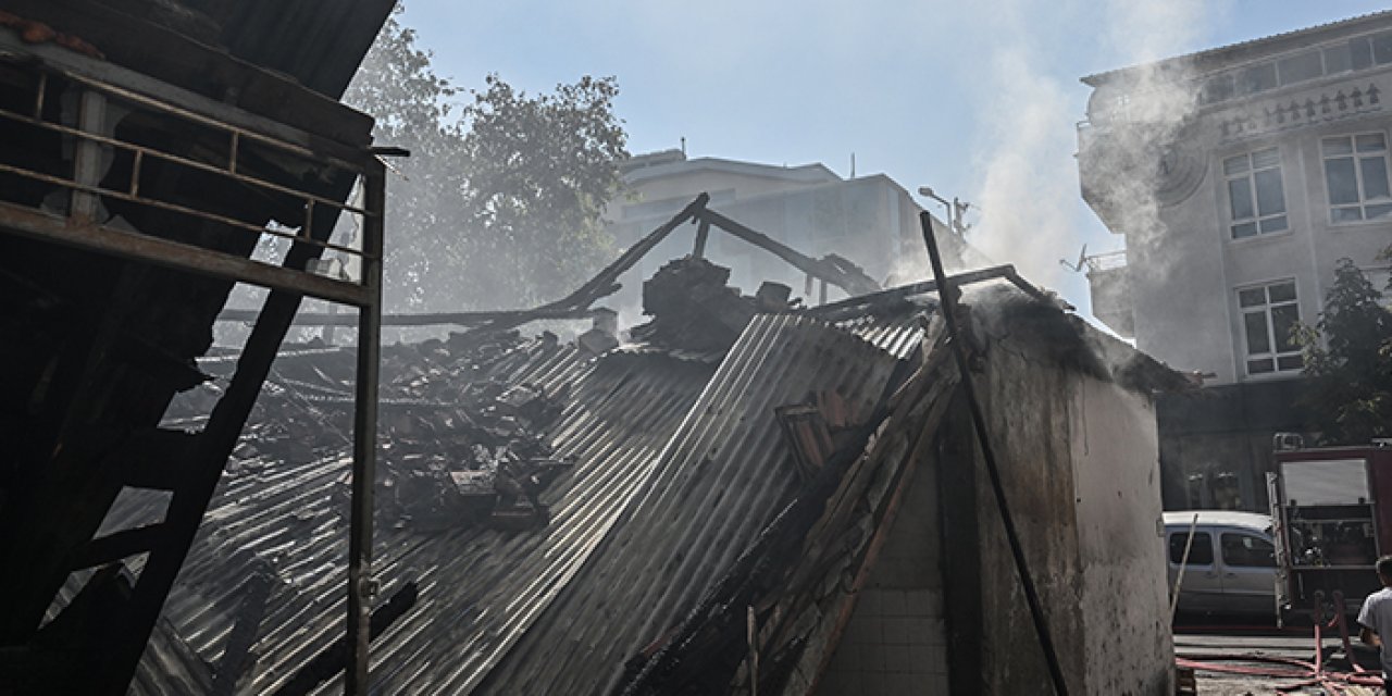 Ankara’da hurda dükkanında yangın meydana geldi