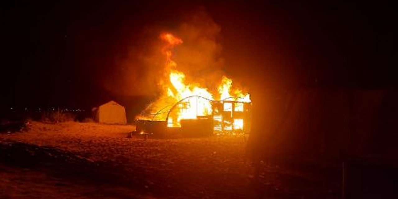 Hatay'da kamp ateşini söndürmedi: Çadırı yaktı