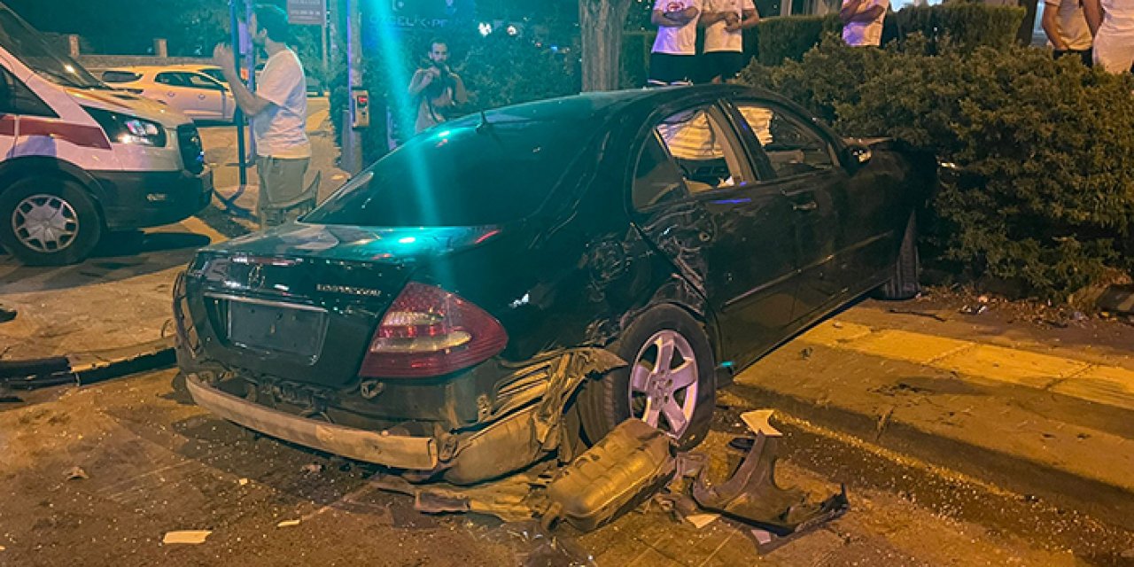 Önce levhaya sonra duvara çarptı: 5 yaralı