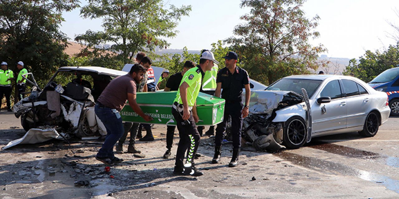 Kafa kafaya çarpıştılar: 1 ölü 5 yaralı