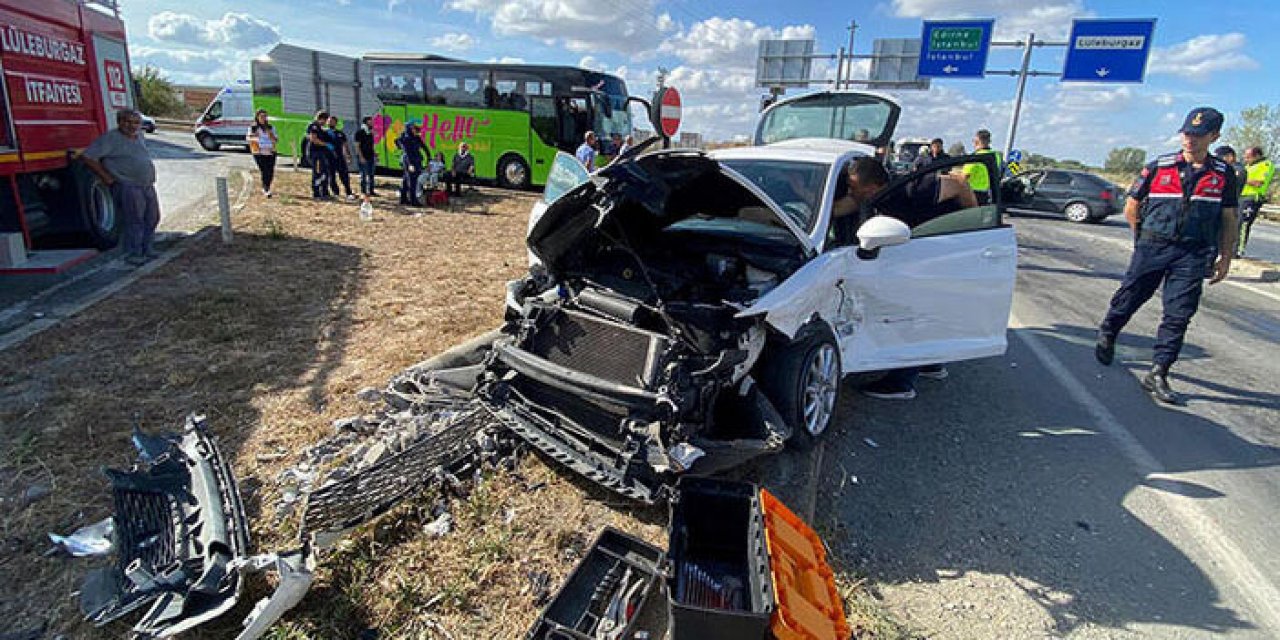 İki otomobil çarpıştı: 6 yaralı