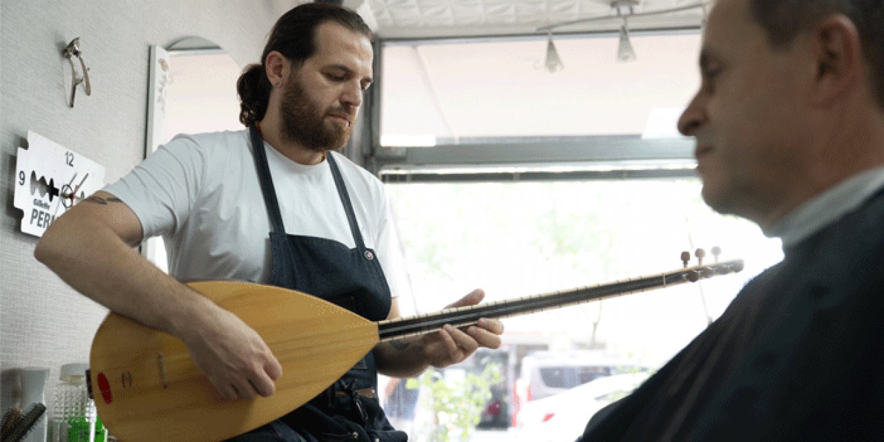 Ankara'nın en ilginç berberi: Hem tıraş ediyor hem saz çalıyor