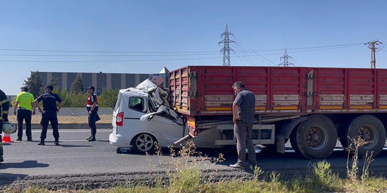 TIR’a arkadan çarptı: 1 ölü 1 yaralı