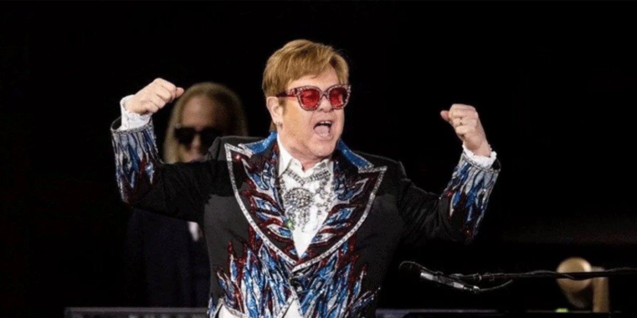 Elton John hastaneye kaldırıldı